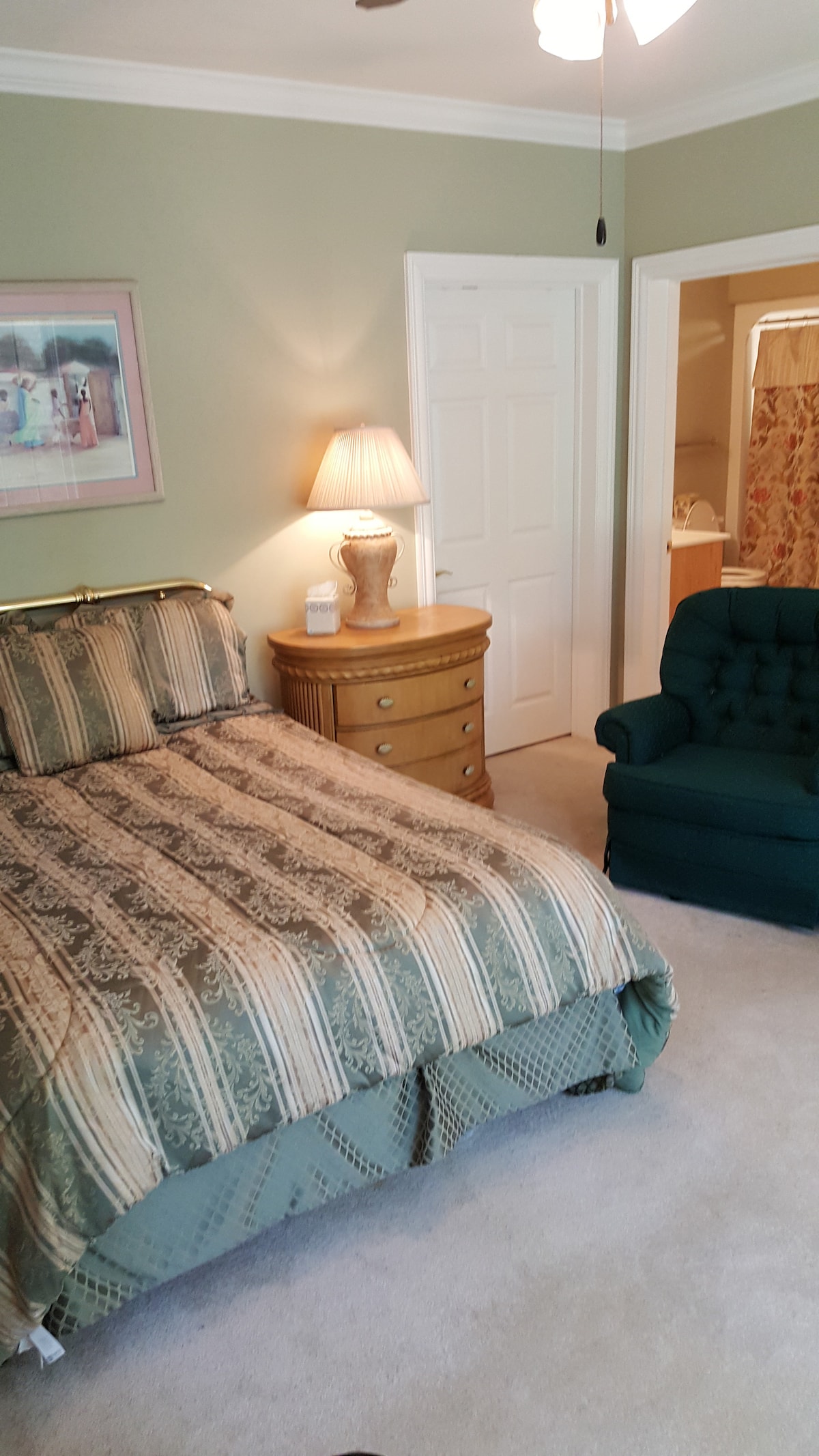 Dormitorio del apartamento con jardín 