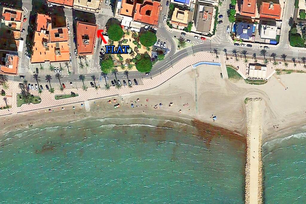 Situation in front of park and Mediterranean Sea