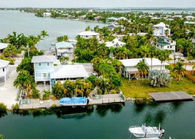 Beautiful home  on swim canal . 20 min to key west