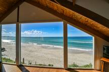 Beaumonts Apartment -  beachfront, surf & central