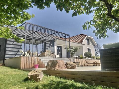 200 m2 property with pool and all comforts