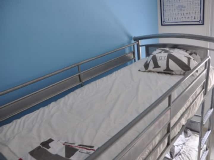 M2 - ห้องนอน 5 - 4 เตียง 2 ชั้น