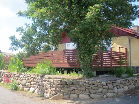 Bonita Årsdale. Habitación pequeña con vistas al mar.