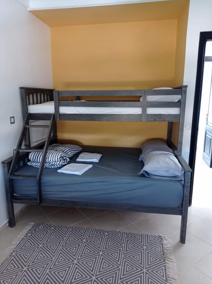 Camera bambino  con letto matrimoniale e letto singolo a castello