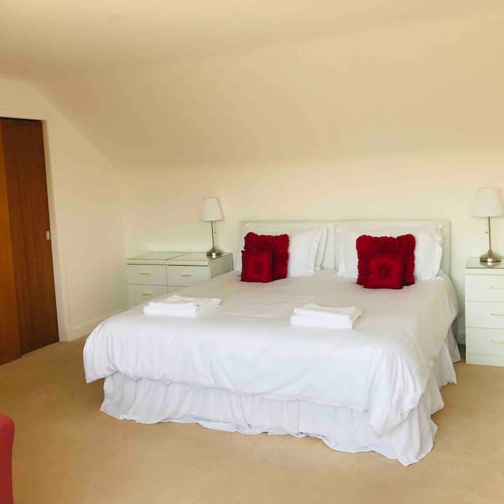 חדר שינה 1 מוגדר כגודל מעולה. ניתן גם להגדיר כ -2 מיטות יחיד 