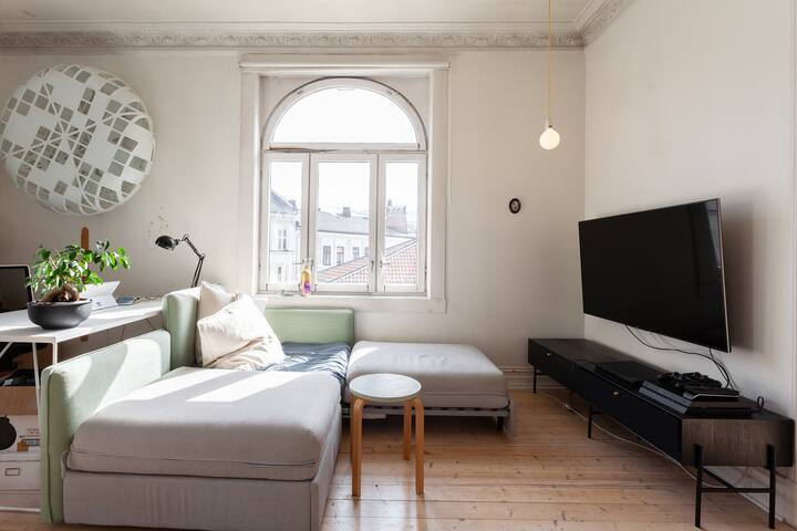 Beautiful 135 sqm. Fin de siècle apartment gallery image 5