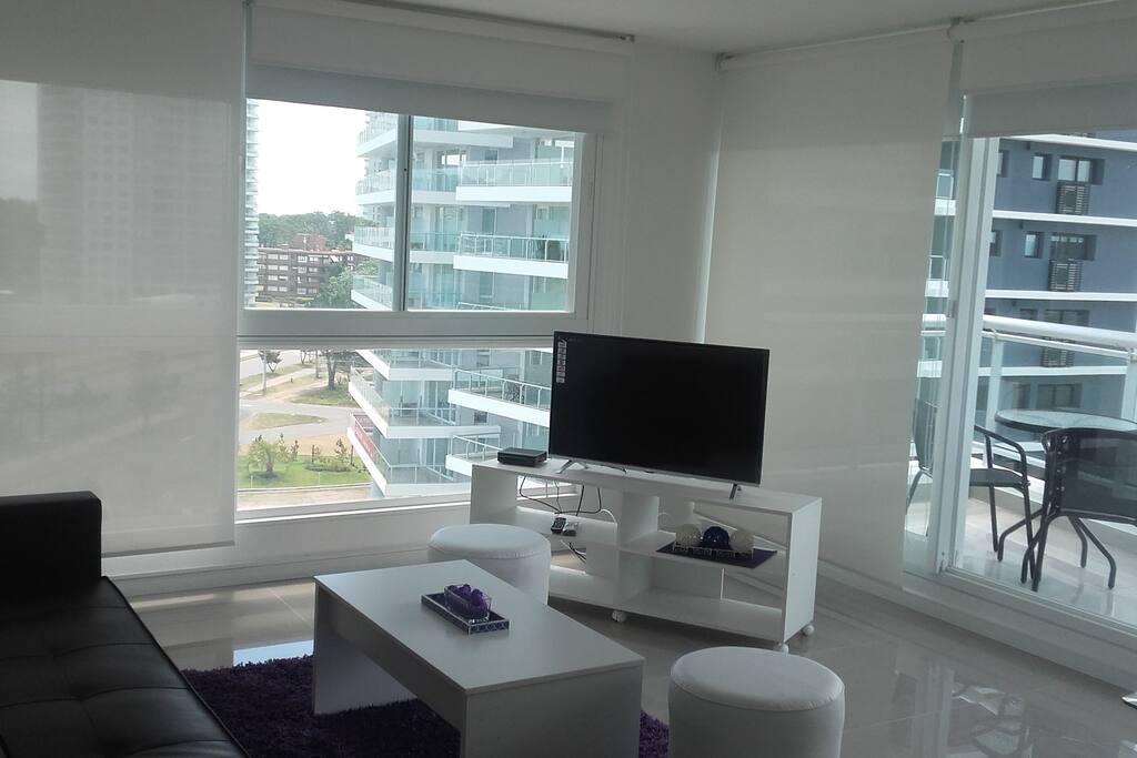 Living con sofa cama, tv smart tv cable y wi fi, aire acondicionado