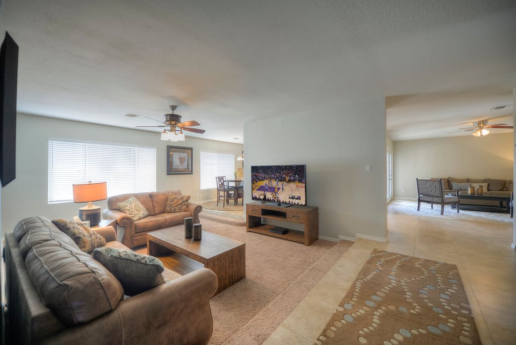 Living Room w/TV