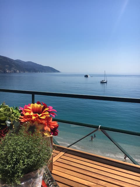 Top Airbnb: Cinque Terre Blu LungoMareNostro: sky & sea a Monterosso Al Mare