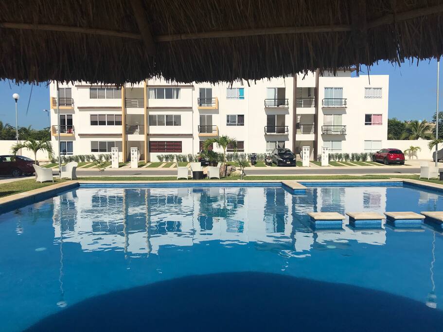 Puedes disfrutar de la sobra que da la palapa en un dia caluroso.