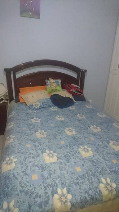Dormitorio 2: cama matrimonial y closet