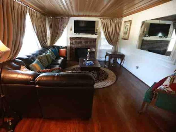Gorgeous 4 Bedroom House In The Heart Of Mcdonough - McDonough, GA