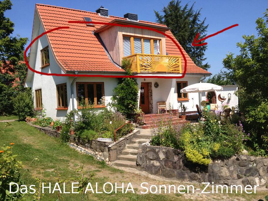 Das Studio-Zimmer mit seinem herrlichen Balkon befindet sich im Obergeschoss des Hauses.