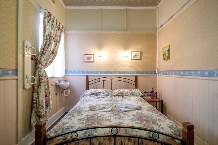 Annies House for only you ie NO OTHER GUESTS :) gallery image 2