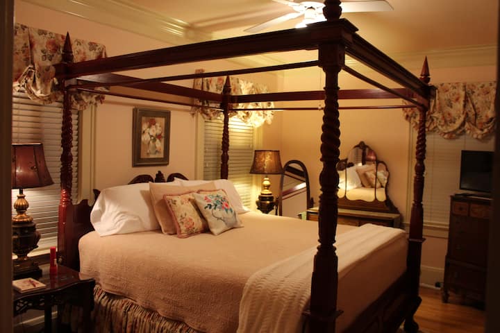 Main Inn. Premium Room. The Rose Room.