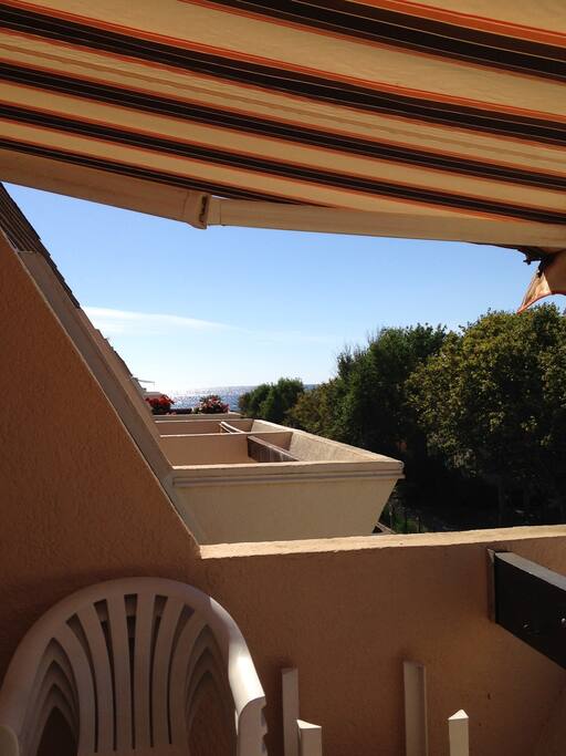 vue mer de la terrasse avec store dépliable