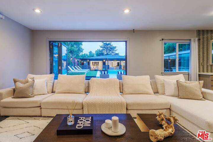 Your Own Private RESORT!🏝9BR/10BA Gated Compound✰ gallery image 5