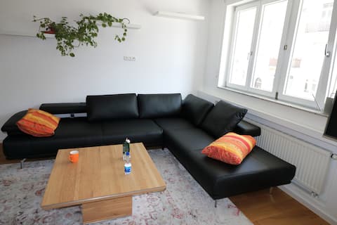 Beliebte Airbnb-Anzeige: Apartment on Josephsplatz 125 m² in Josephsplatz
