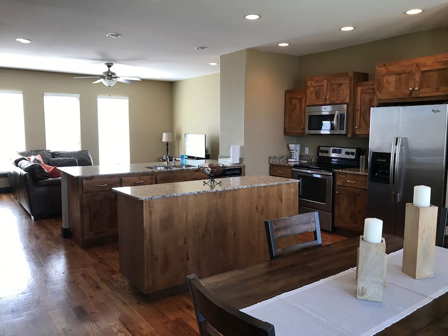 LARGE EAT-IN KITCHEN