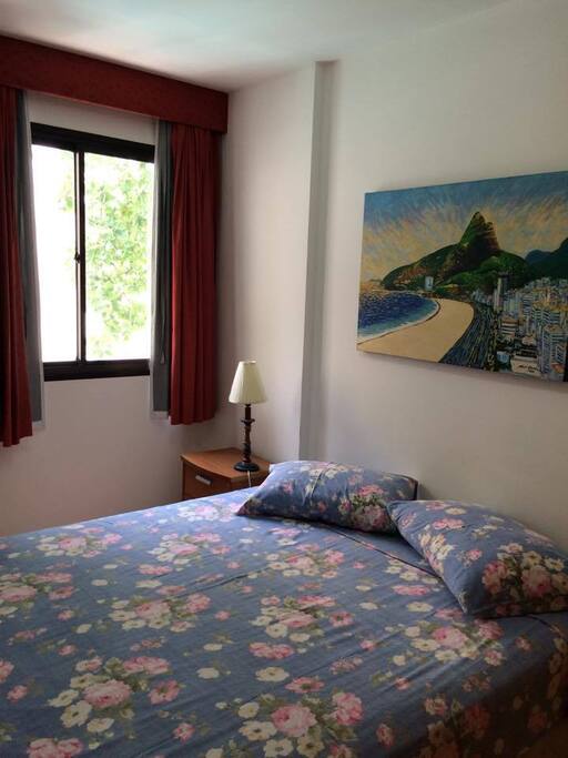 Quarto com ar condicionado (Bedroom with ar conditioner)