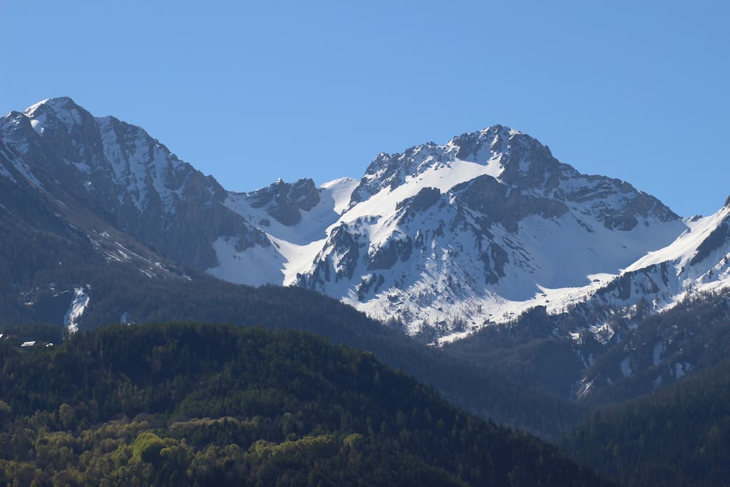 Face à la montagne