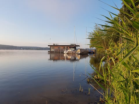 Cozy, modern houseboat in Potsdam