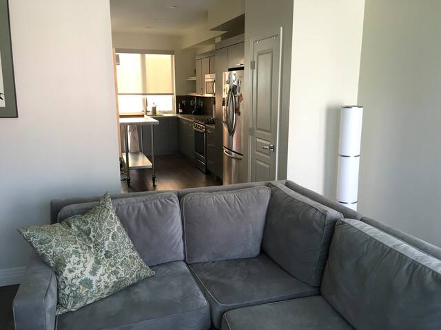 New 4 Level Townhome Close to Downtown gallery image 2