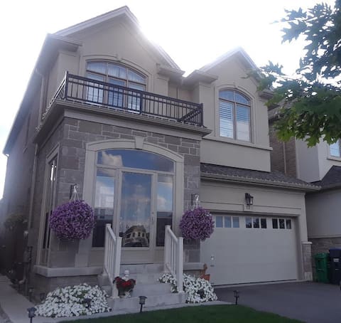 Wood Green! Private Cozy Basement Living, Brampton