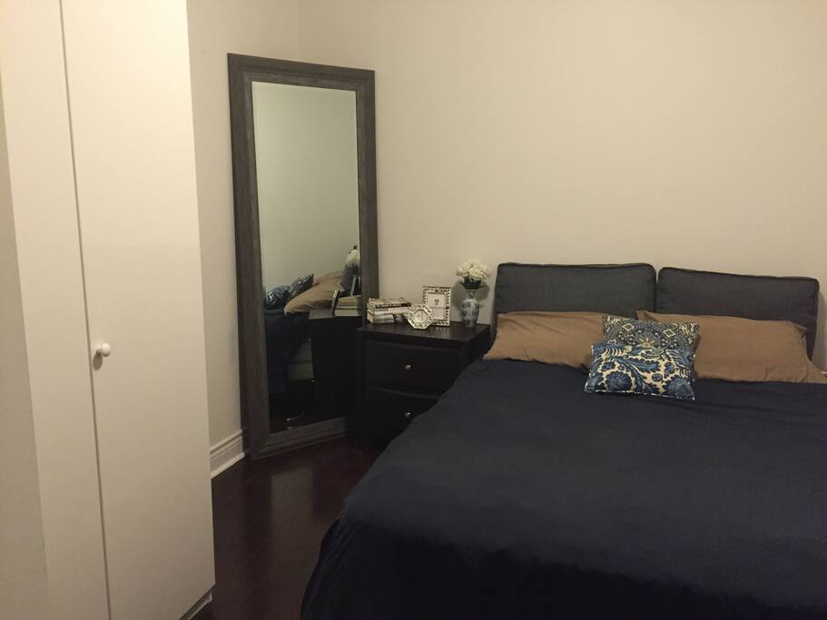 Bedroom with Queen Bed, Armor and Dresser