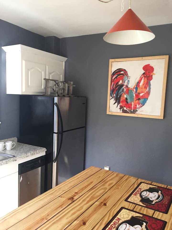 Newly Updated 2br Second Floor Apt W/full Kitchen - Virginia