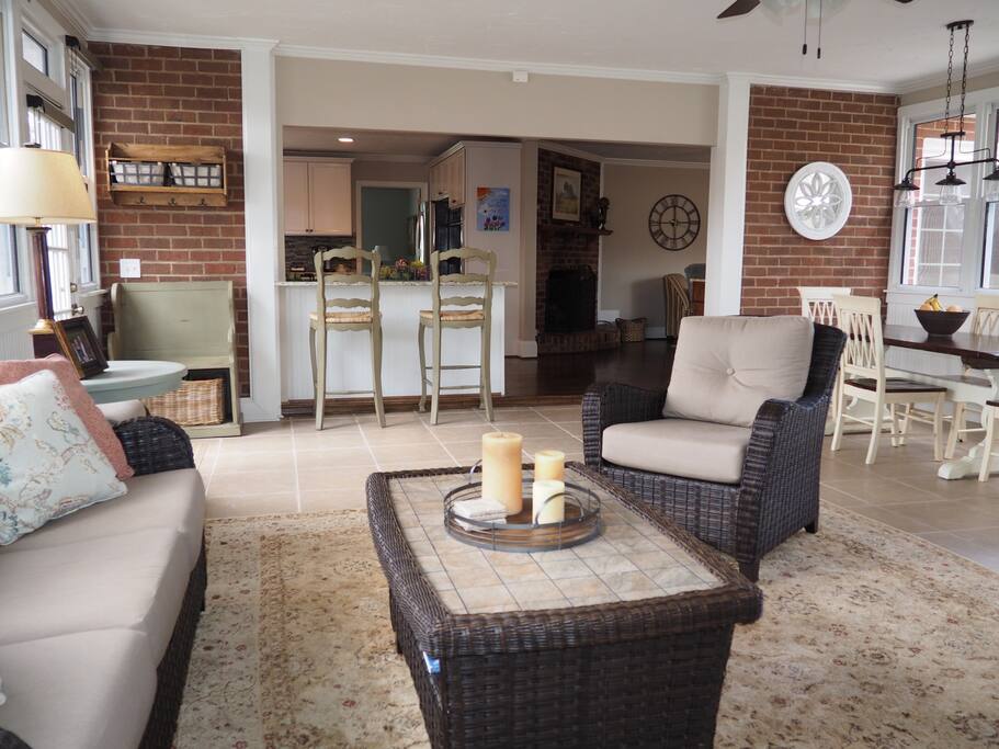 Sunroom with sitting area and breakfast area