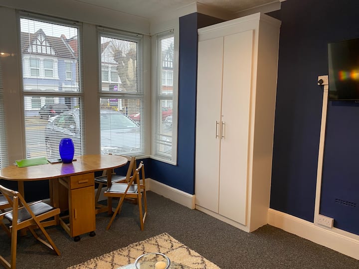 Top 10 Airbnb Vacation Rentals In WestcliffonSea, SouthendonSea