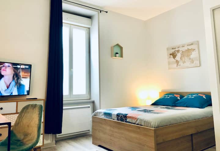 Overnight area with comfortable 2 seater bed.