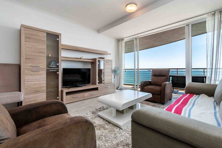 Stunning 3 bed in horizon bay with beautiful views gallery image 4