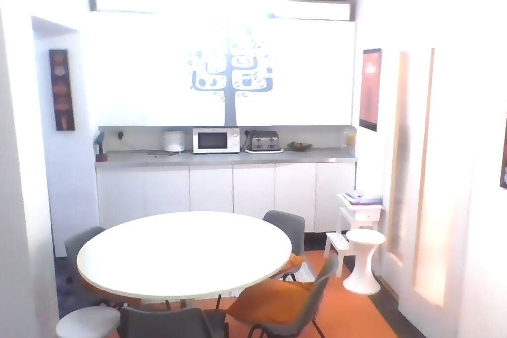 table can seat up to 6