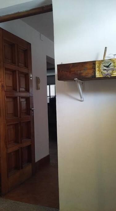 entrada por escalera al departamento. luminoso, comodo y seguro.