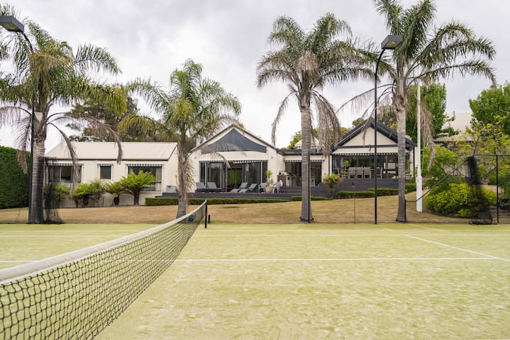 Portsea Family Retreat with Tennis Court gallery image 3