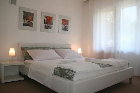 NEW Spacious app (76m2) 200m from the beach!