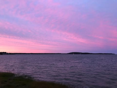 Quiet Luxe Water Front Oasis
