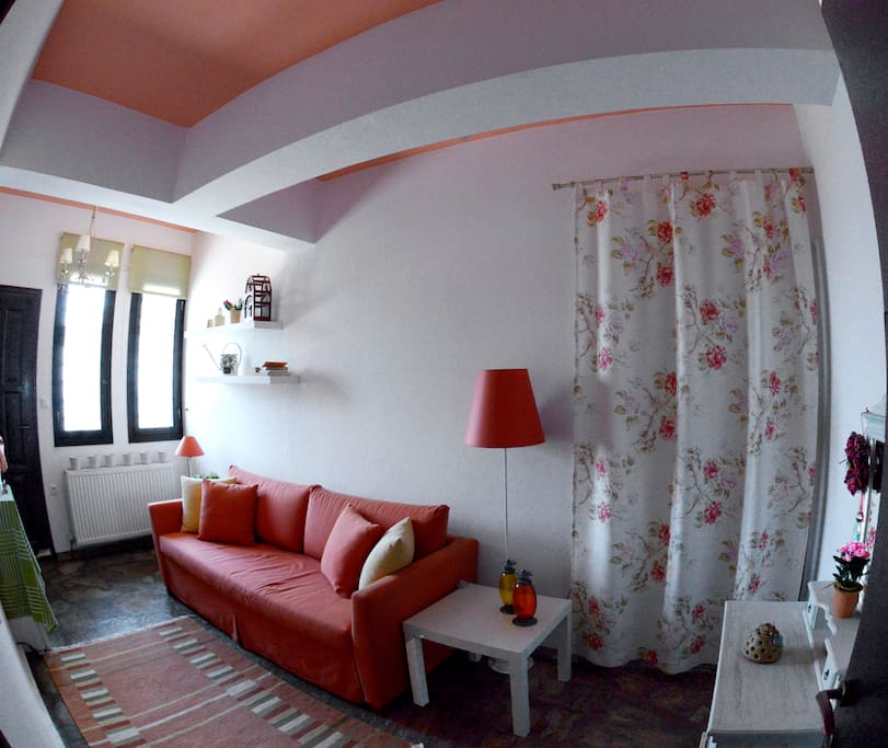2o υπνοδωμάτιο με καναπέ που ανοίγει - 2nd Bedroom with fold down sofa bed