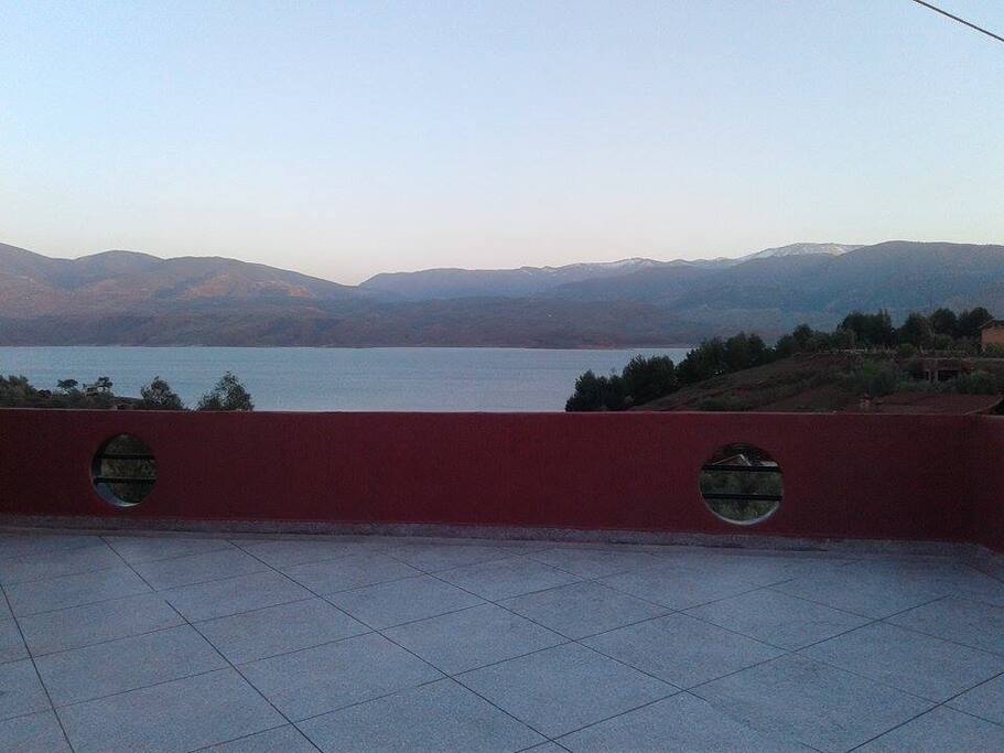 profitez d'un espace libre en plain air avec vue panoramique sur le lac