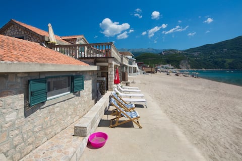 Holidays on the beach with the sea at your feet! 2