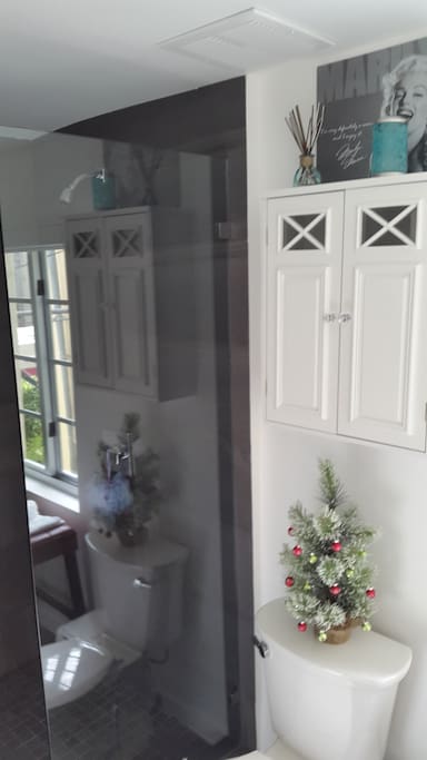 PRIVATE BATHROOM