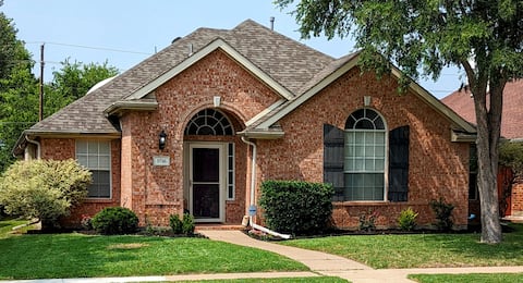 Bedford Place *3BR* With Unbeatable Location!