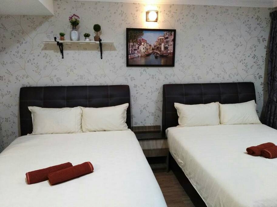 2号房间,可以睡4个人。提供干净毛巾 STUDIO 2: 2 queen size beds. can comfortably fit in 4 adults.