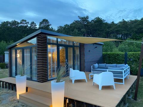 TinyHouseTerschelling with bikes at prime location!