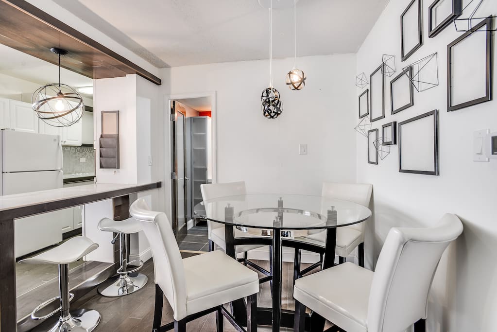 Separate dining room next to breakfast bar