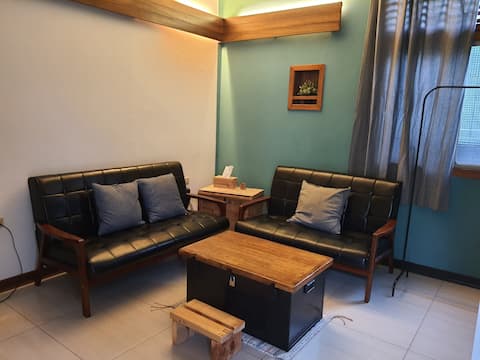 (Country nest) One bedroom, one living room, one bathroom, 2-4 people room, simple kitchenette, spac