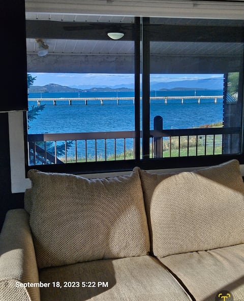 Top performing Airbnb: Amazing Lake View Centrally located Gold Anchor #6 in Polson