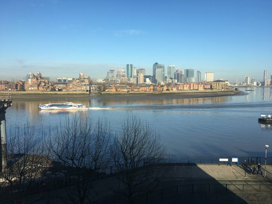 Spectacular River Thames View from the Lounge